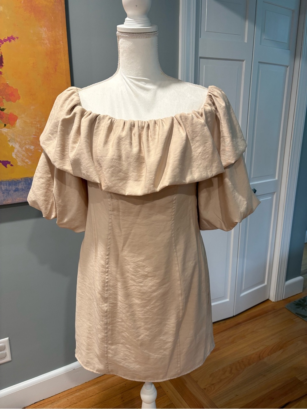 Lulu's Beige Off-Shoulder Ruffle Tunic. Size M - Picture 4 of 8